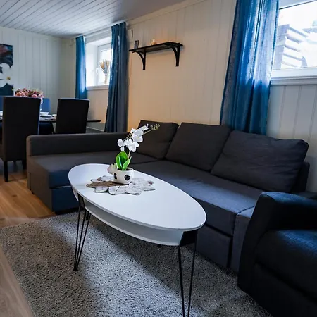 Spacious 3-br Apartment- 4 Min Drive To Helgelandstrappa Apartman *