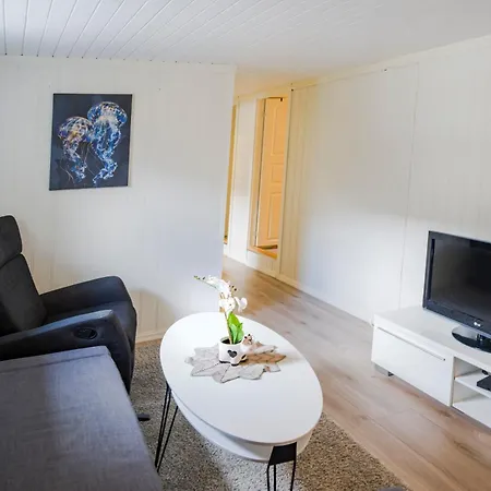 Spacious 3-br Apartment- 4 Min Drive To Helgelandstrappa Mosjøen