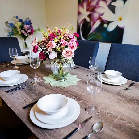 Spacious 3-br Apartment- 4 Min Drive To Helgelandstrappa Apartman *