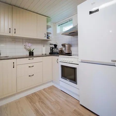 Spacious 3-br Apartment- 4 Min Drive To Helgelandstrappa Apartman
