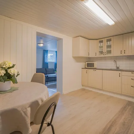 Apartman Spacious 3-br Apartment- 4 Min Drive To Helgelandstrappa